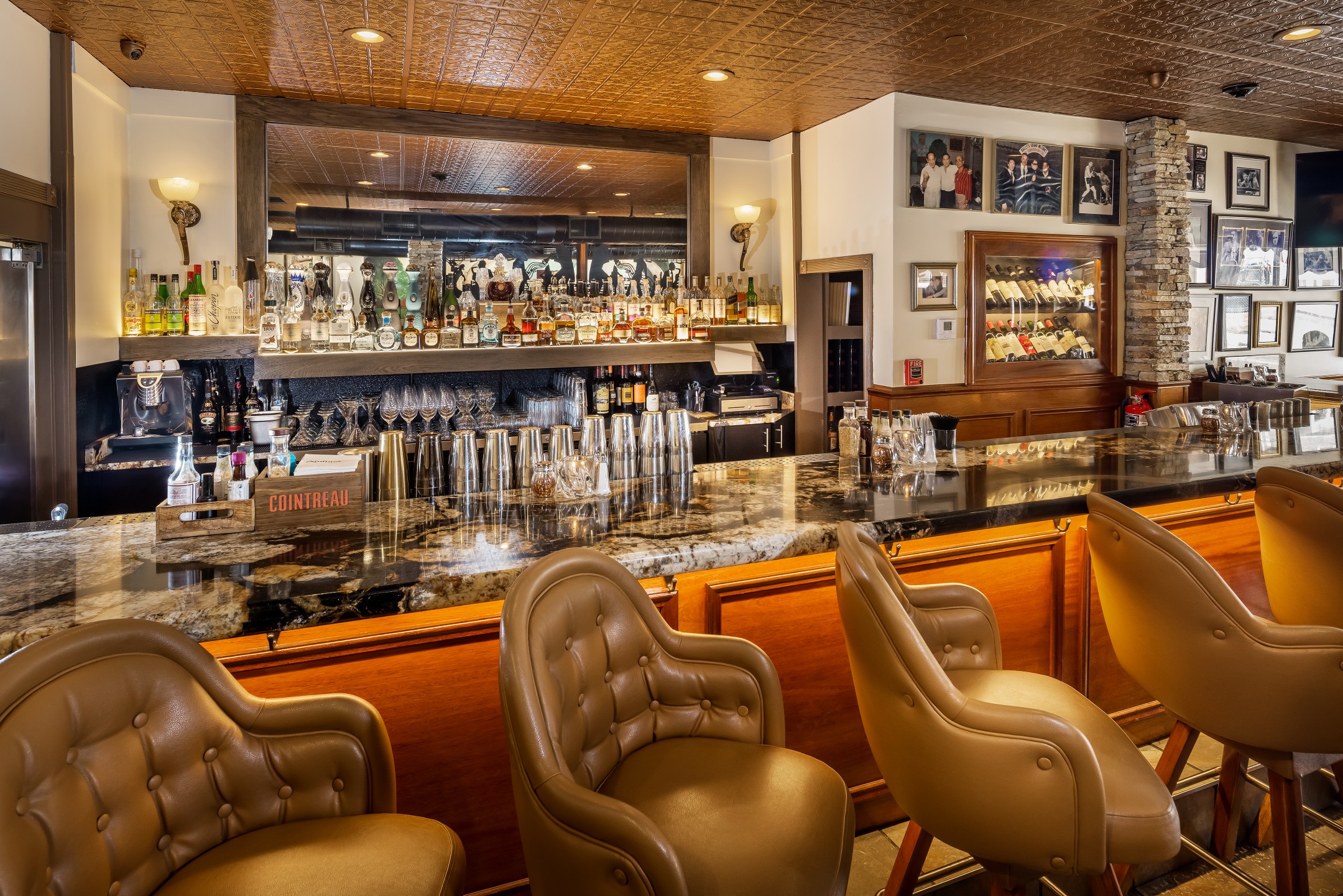 Andino's Restaurant - bar area